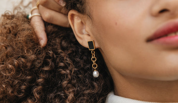 Comment porter mes boucles d’oreilles Zaniah ? | Emma&Chloé